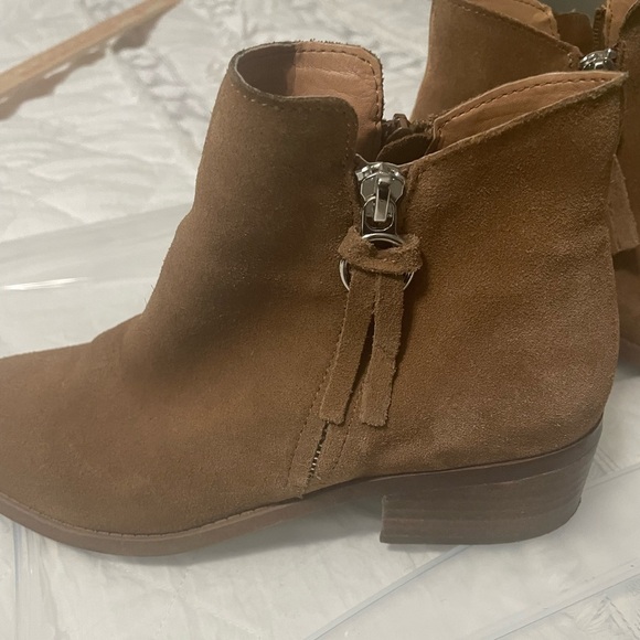 Steve Madden tan suede booties with side zip - Picture 1 of 10